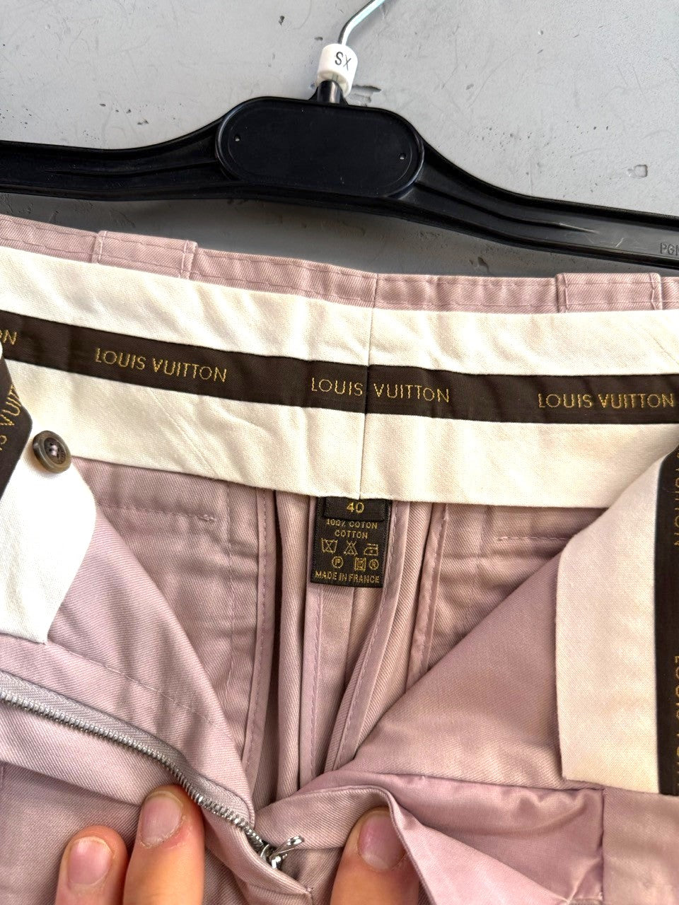 BERLIN VINTAGE CORNER blush pink cotton twill cropped trousers with classic straight-leg silhouette and subtle seam detailing.