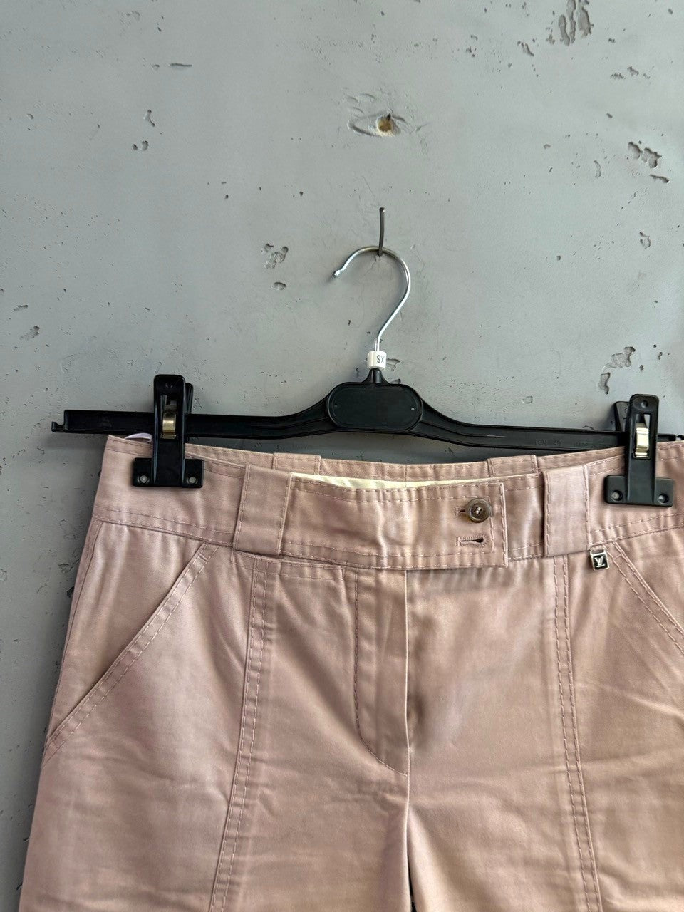 BERLIN VINTAGE CORNER blush pink cotton twill cropped trousers with straight leg and subtle seam detailing.