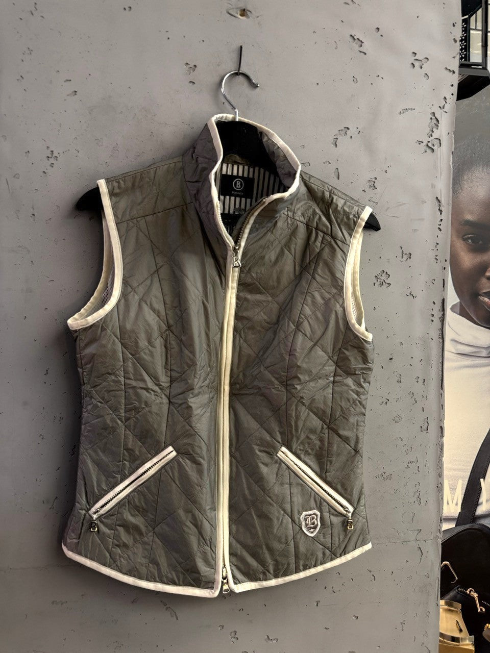 BERLIN VINTAGE CORNER grey diamond-quilted Bogner zip-up vest with white piping and striped interior lining.