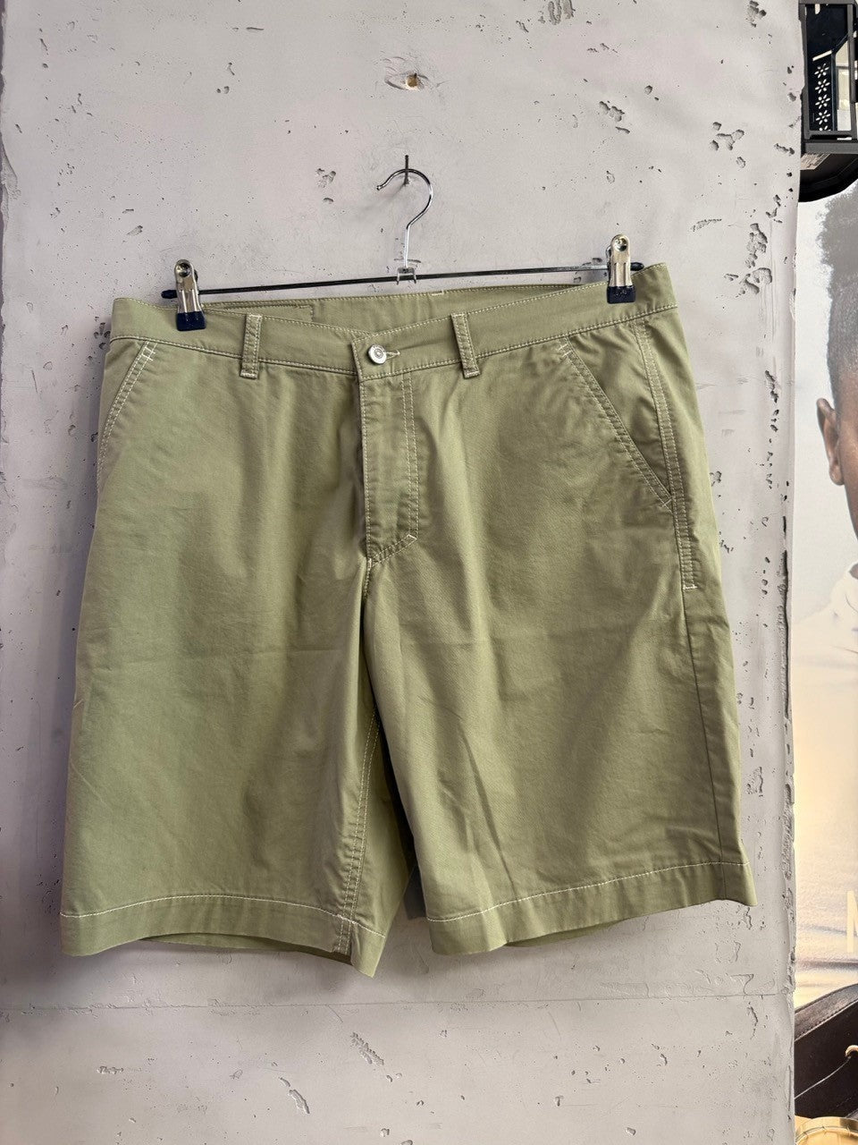BERLIN VINTAGE CORNER Bogner sage green cotton casual shorts with contrast stitching and button closure.