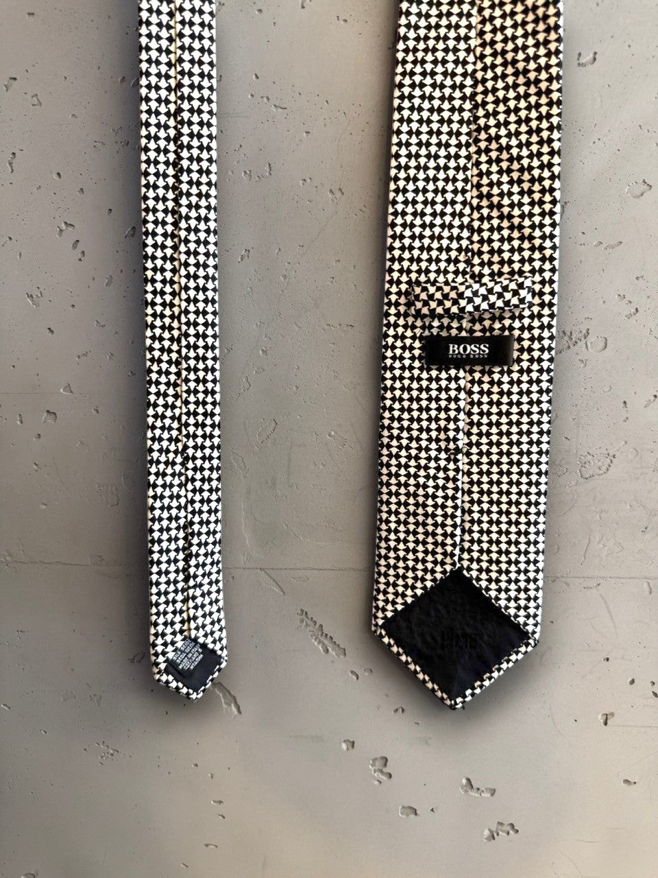 BERLIN VINTAGE CORNER BOSS Hugo Boss formal necktie featuring a black and white geometric micro-pattern design.