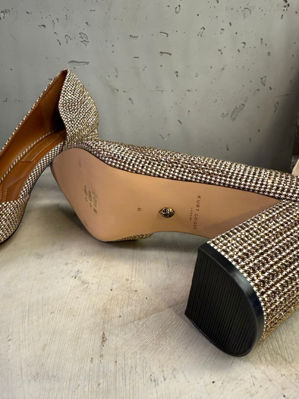 BERLIN VINTAGE CORNER embellished pointed toe block heels in brown and gold tweed fabric with sparkling details.