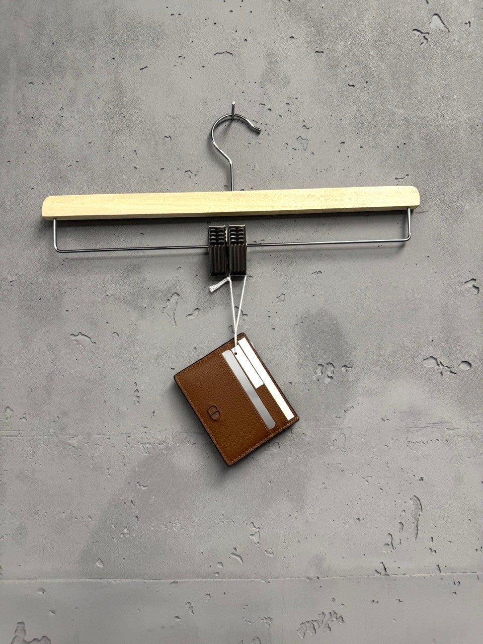 BERLIN VINTAGE CORNER brown textured leather card holder with multiple slots and subtle branding.