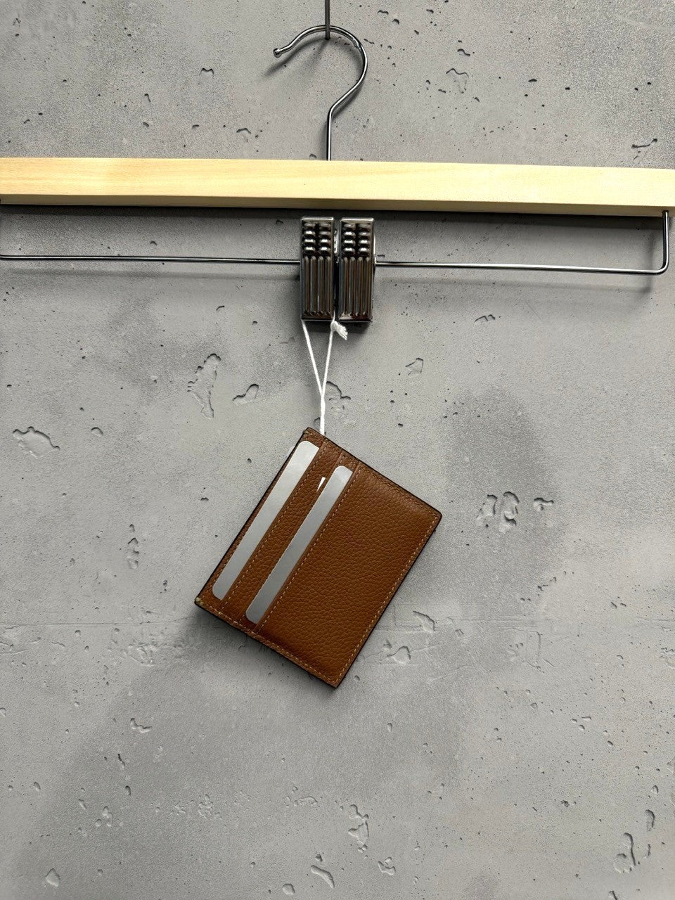 BERLIN VINTAGE CORNER brown textured leather cardholder with multiple card slots.