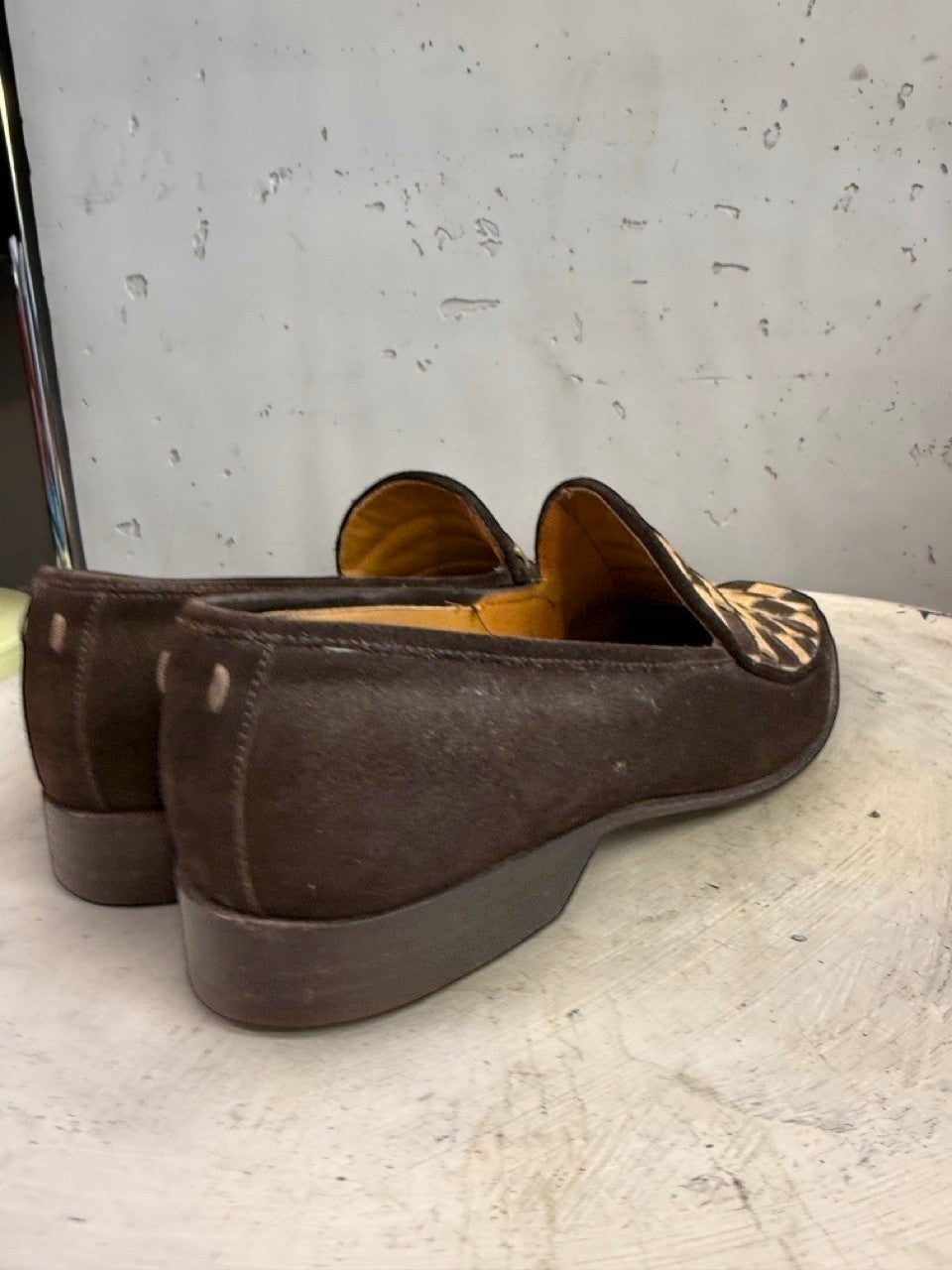 BERLIN VINTAGE CORNER brown suede loafers with leopard print vamp. Classic slip-on design.