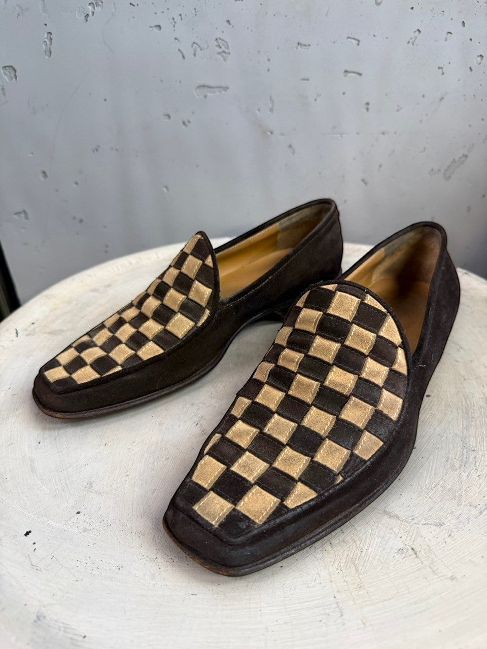 BERLIN VINTAGE CORNER brown suede loafers with checkerboard pattern and square toe.