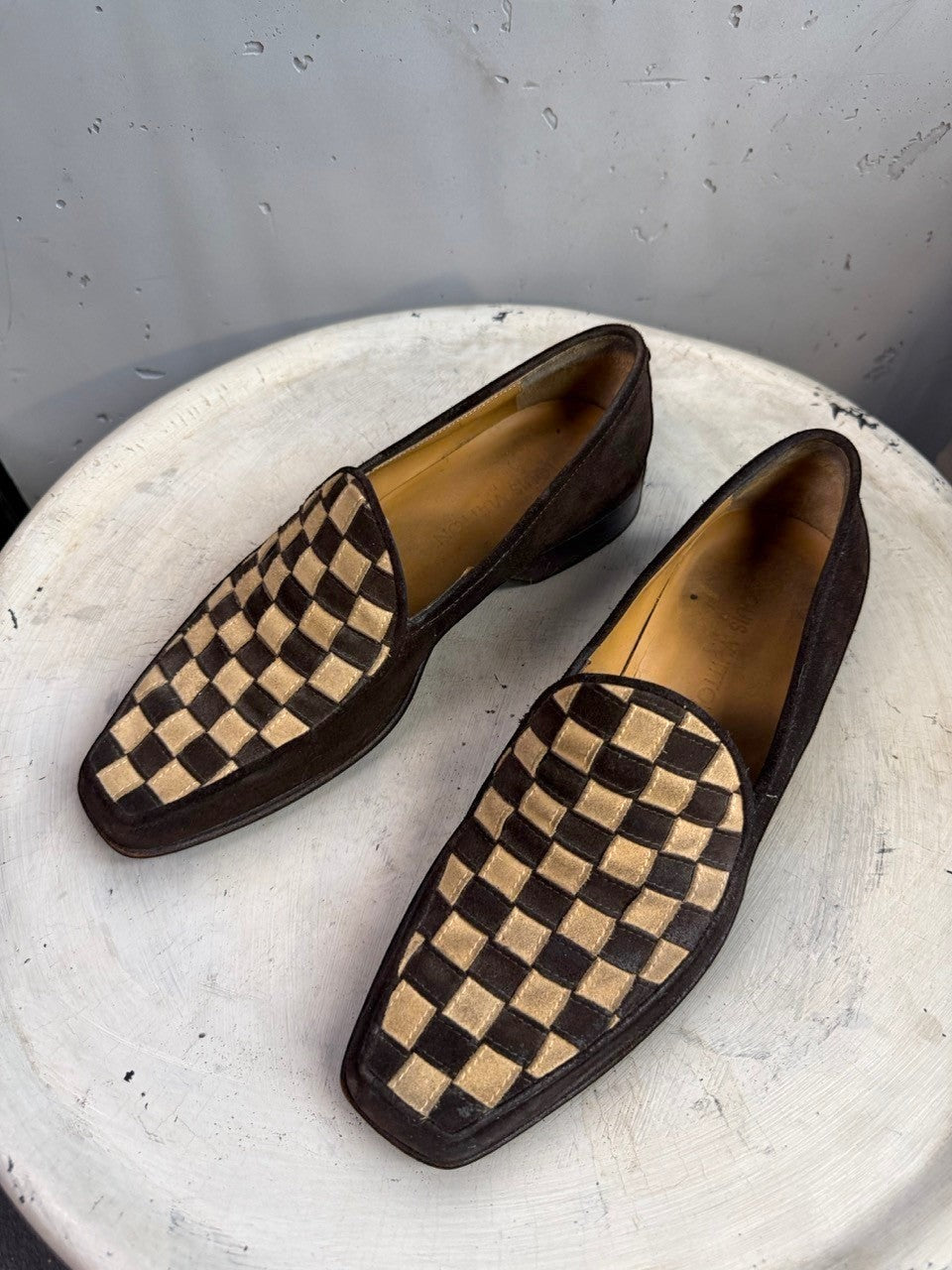 BERLIN VINTAGE CORNER brown suede loafers with a checkerboard pattern and square toe. Slip-on style.
