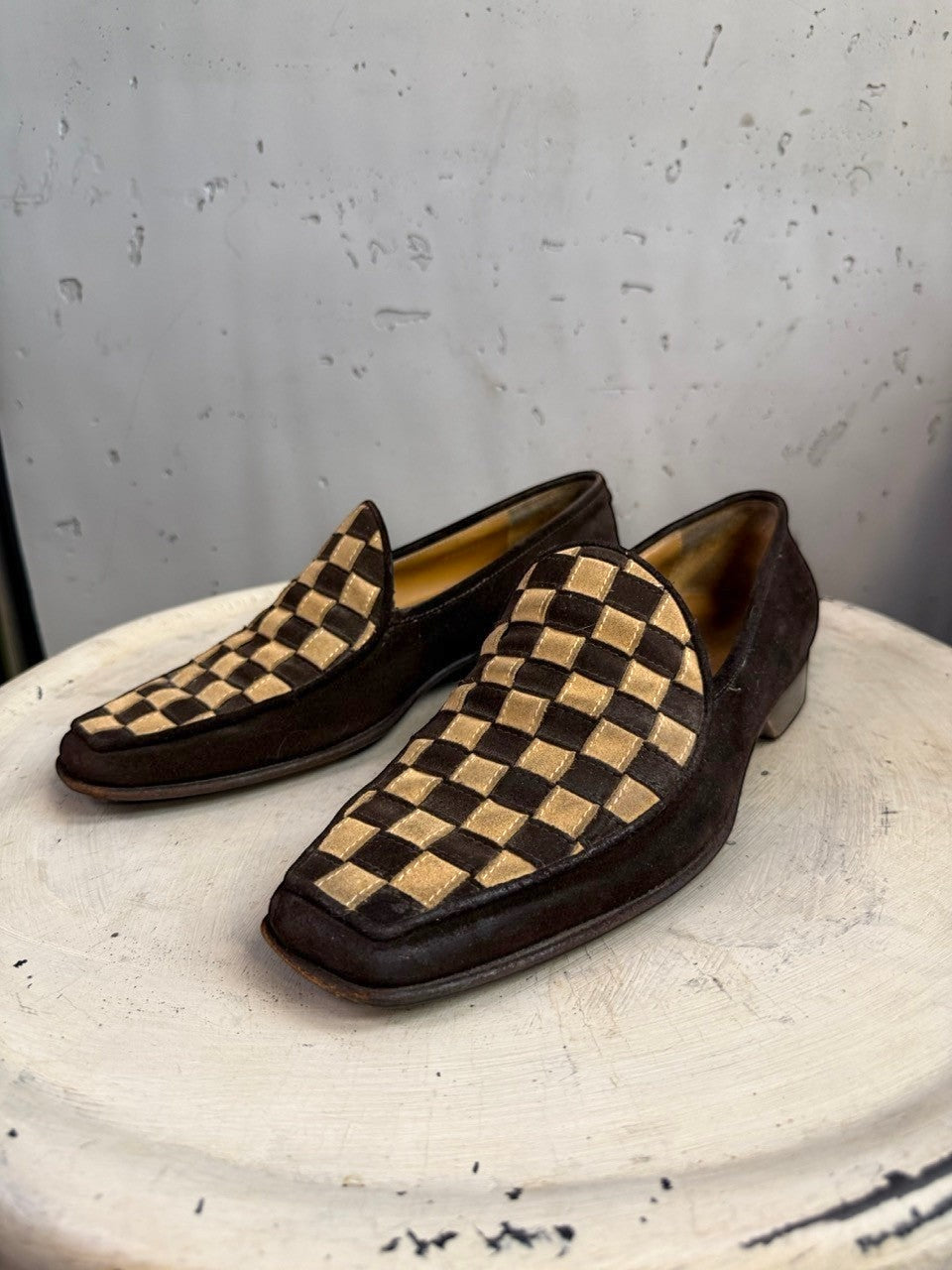 BERLIN VINTAGE CORNER brown suede loafers with a checkerboard pattern and square toe. Slip-on style.