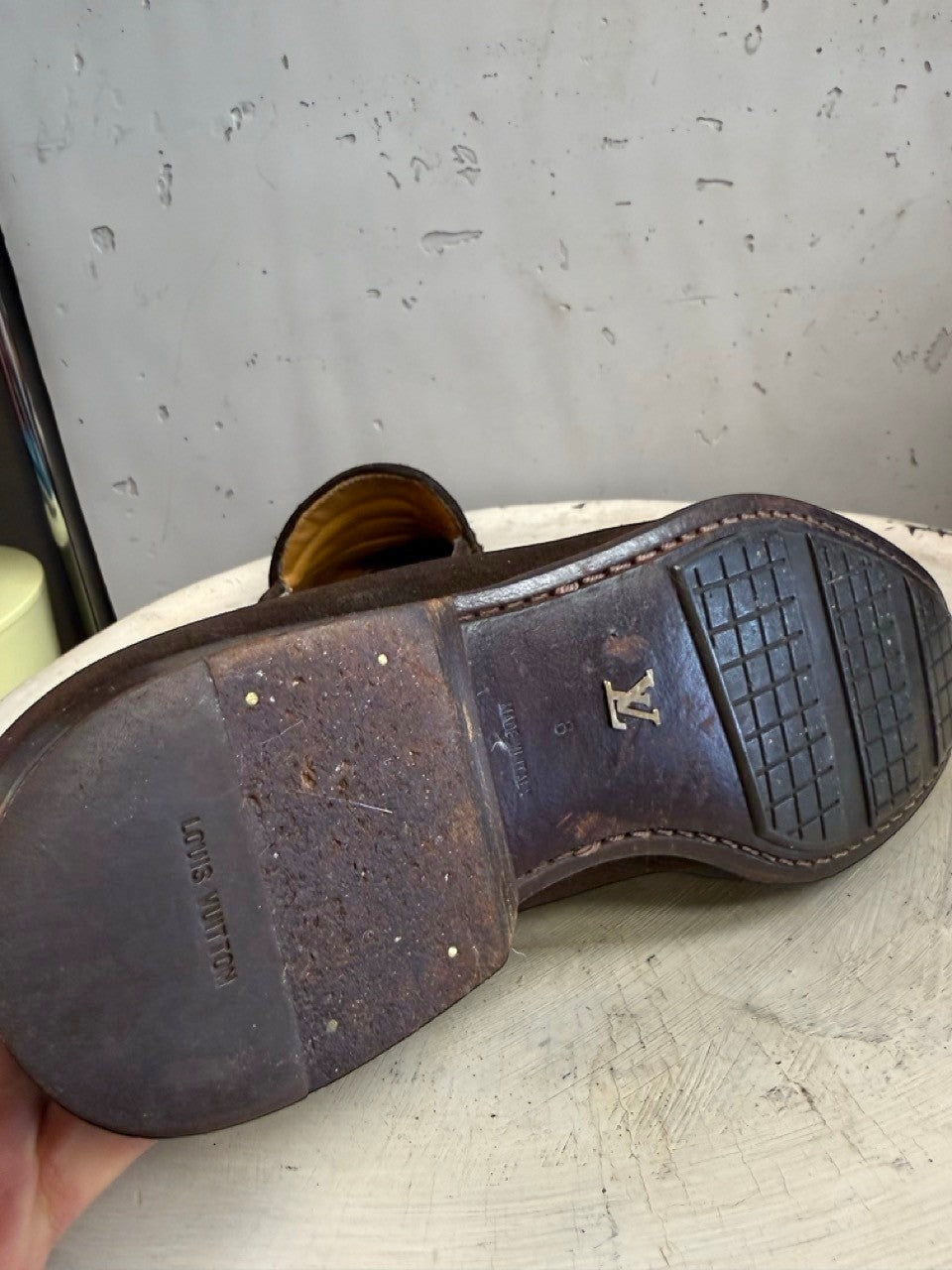 BERLIN VINTAGE CORNER brown suede loafers with LV logo detail and slip-on design.