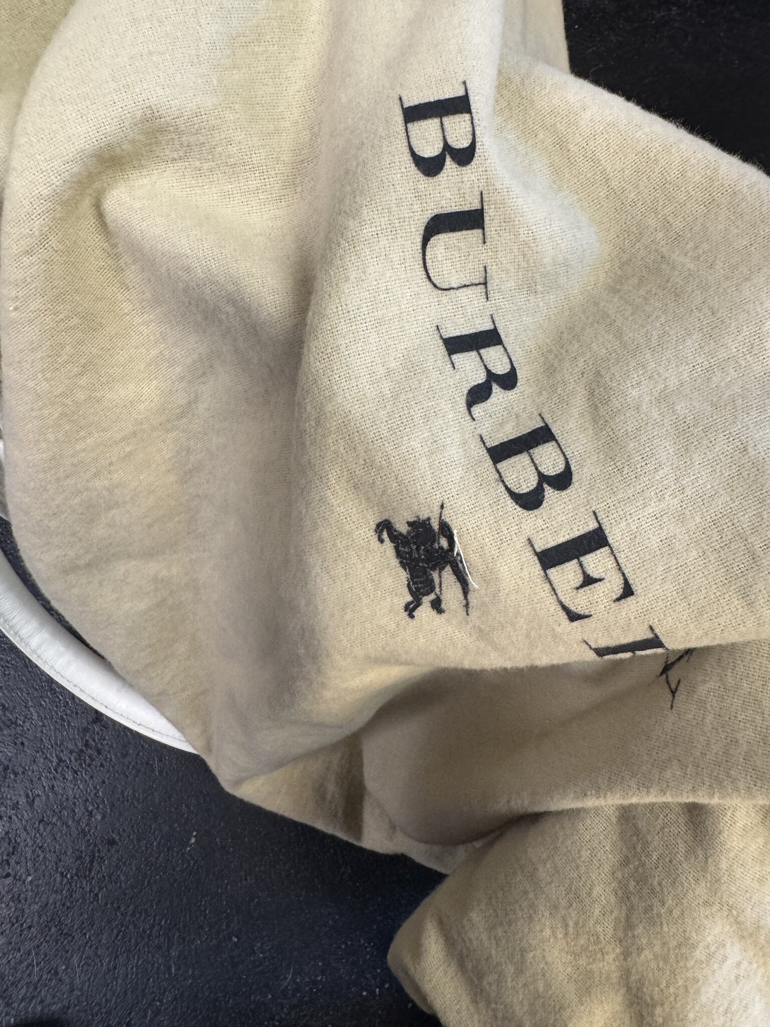 BERLIN VINTAGE CORNER beige fabric dust bag with black Burberry logo and equestrian knight emblem