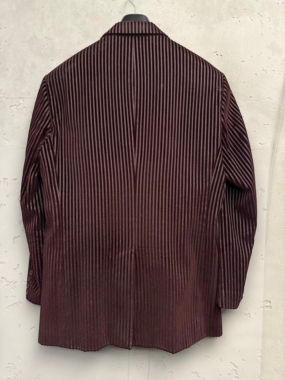 BERLIN VINTAGE CORNER burgundy velvet pinstripe suit jacket with notched lapel and button cuffs.