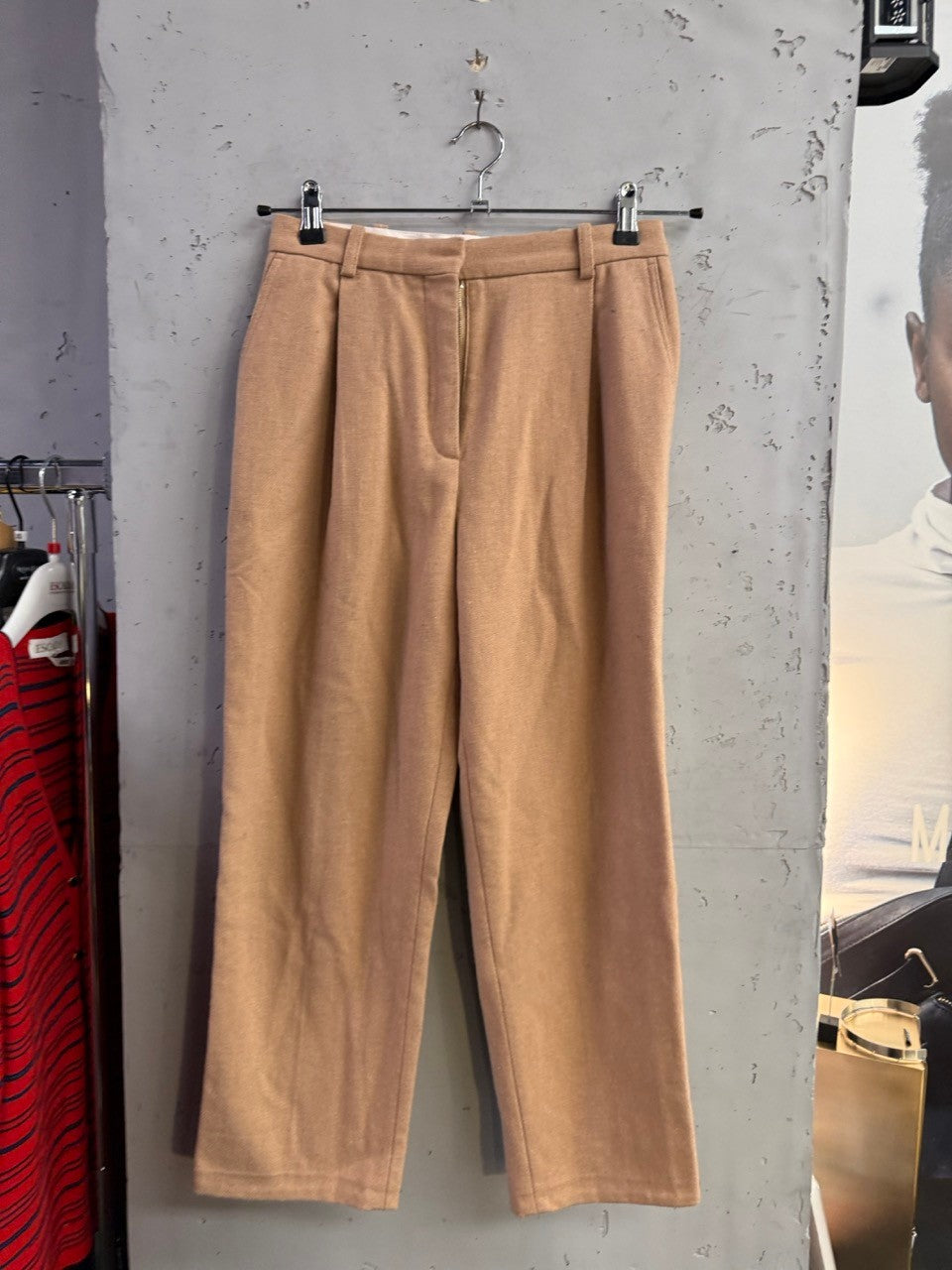 BERLIN VINTAGE CORNER high-waisted camel wool blend trousers with pleats and zip fly.