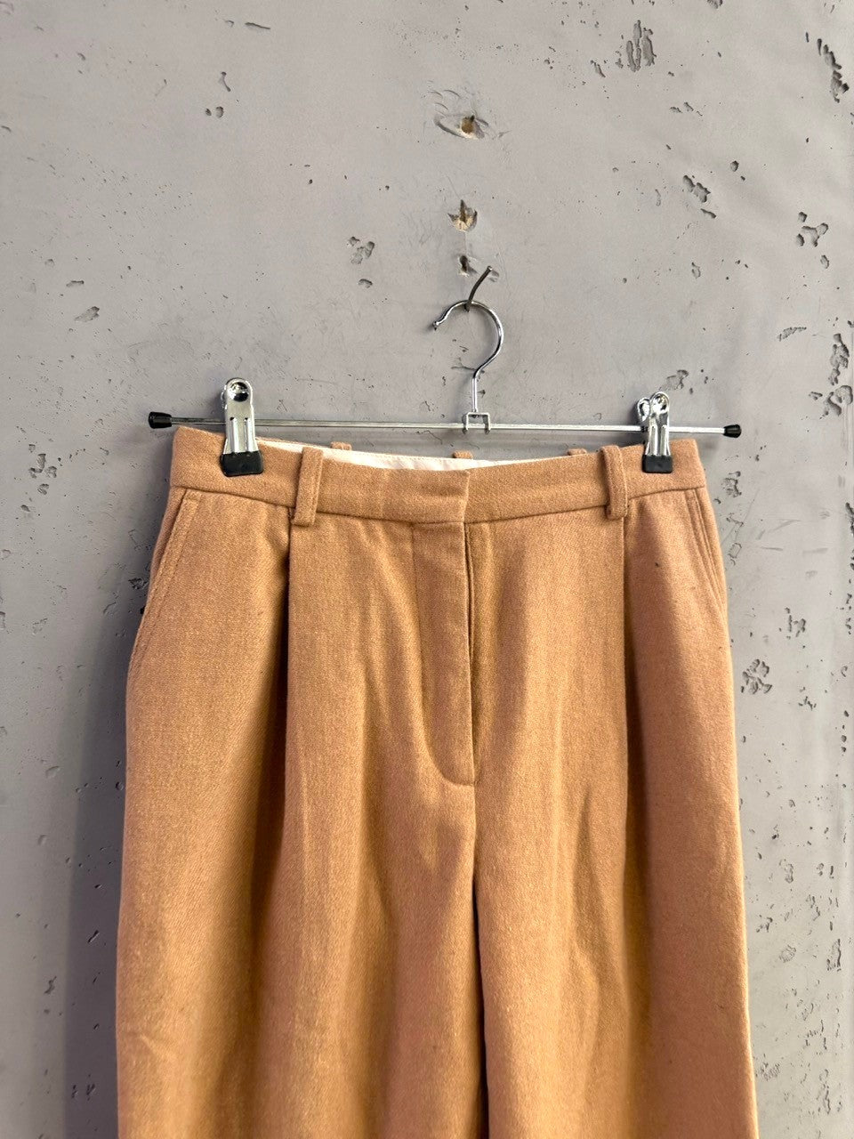 BERLIN VINTAGE CORNER camel wool-blend tailored trousers with front pleats, side pockets, and belt loops.