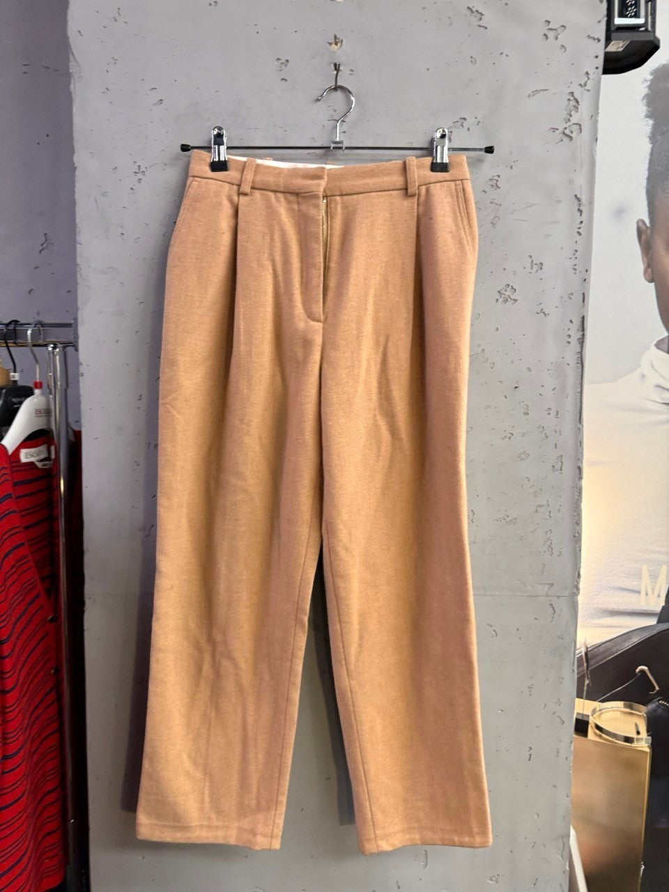 BERLIN VINTAGE CORNER camel wool-blend trousers with high waist, front pleats, and side pockets.