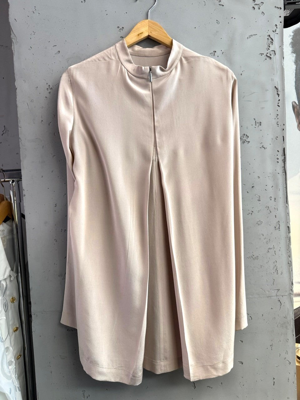 BERLIN VINTAGE CORNER champagne lustrous long sleeve mock neck blouse with front zipper and back pleat detail.