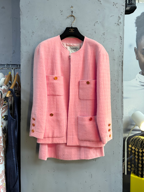 BERLIN VINTAGE CORNER Chanel Boutique pink wool bouclé skirt suit, collarless jacket with pencil skirt.