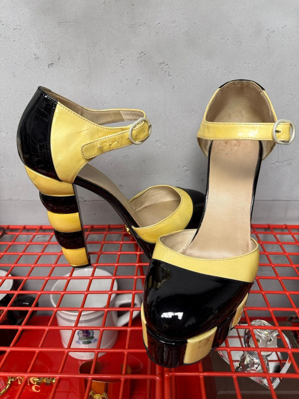 BERLIN VINTAGE CORNER Chanel yellow and black patent leather platform sandals with striped block heel