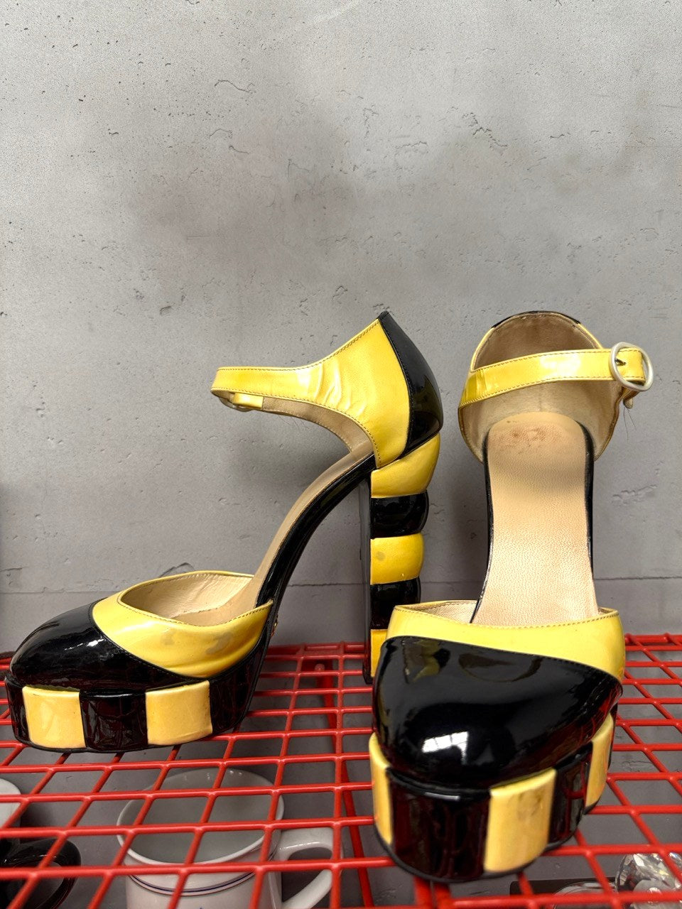 BERLIN VINTAGE CORNER Chanel platform sandals with leather lining and yellow vamp panel