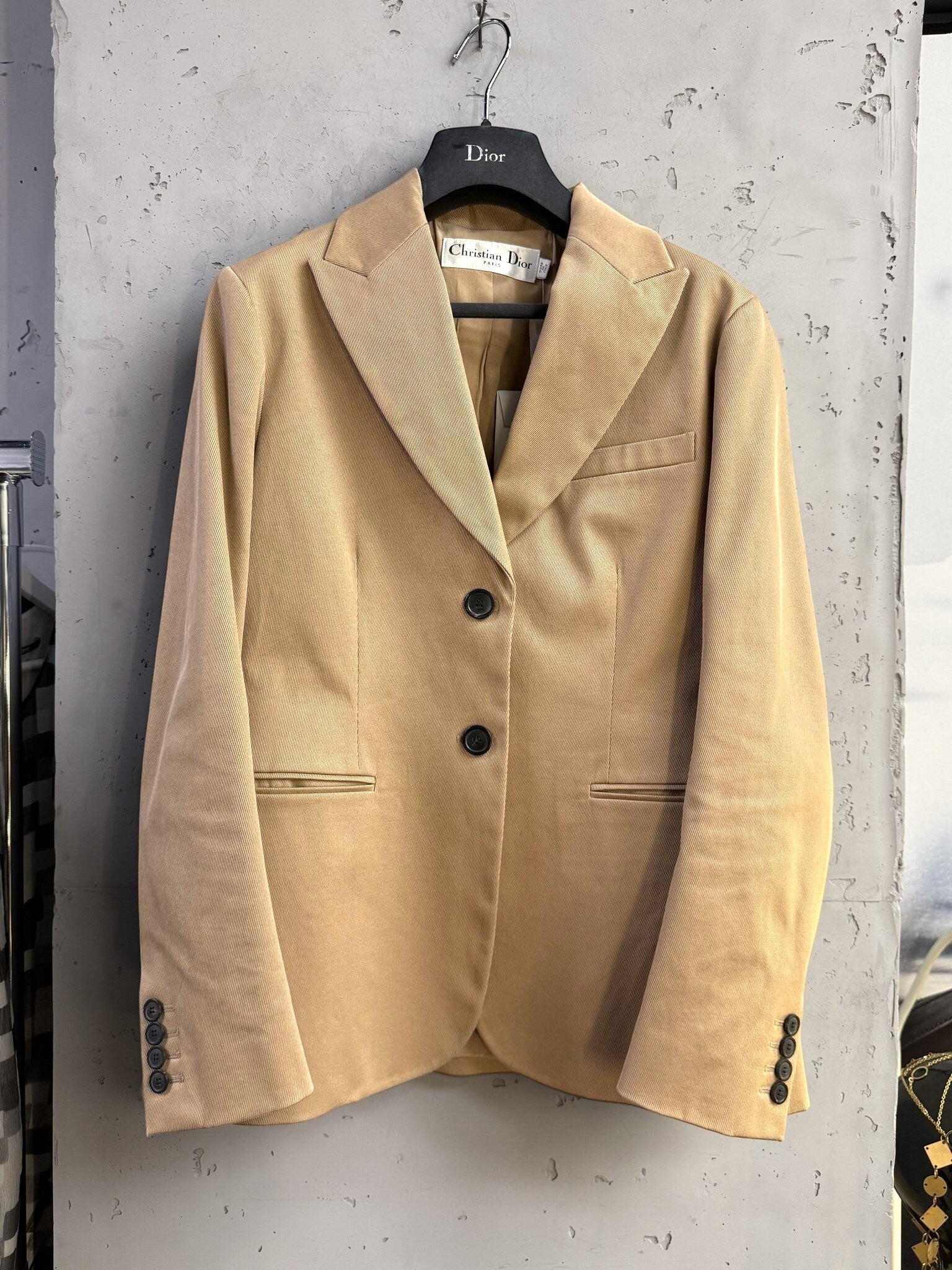 BERLIN VINTAGE CORNER Christian Dior beige cotton blend tailored blazer with notched lapels and two-button closure.