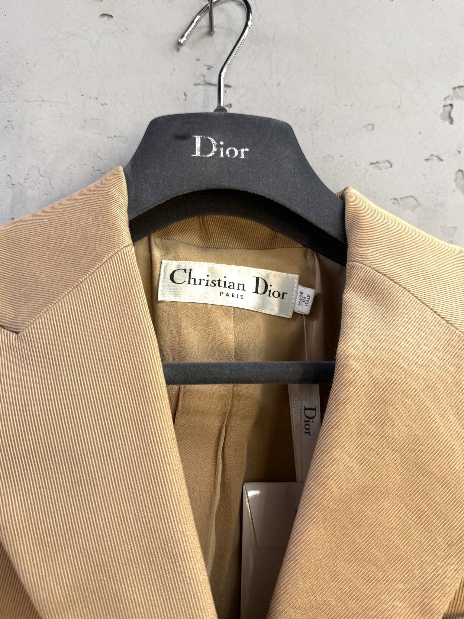 BERLIN VINTAGE CORNER Christian Dior beige cotton blend tailored blazer with notched lapel and interior brand label