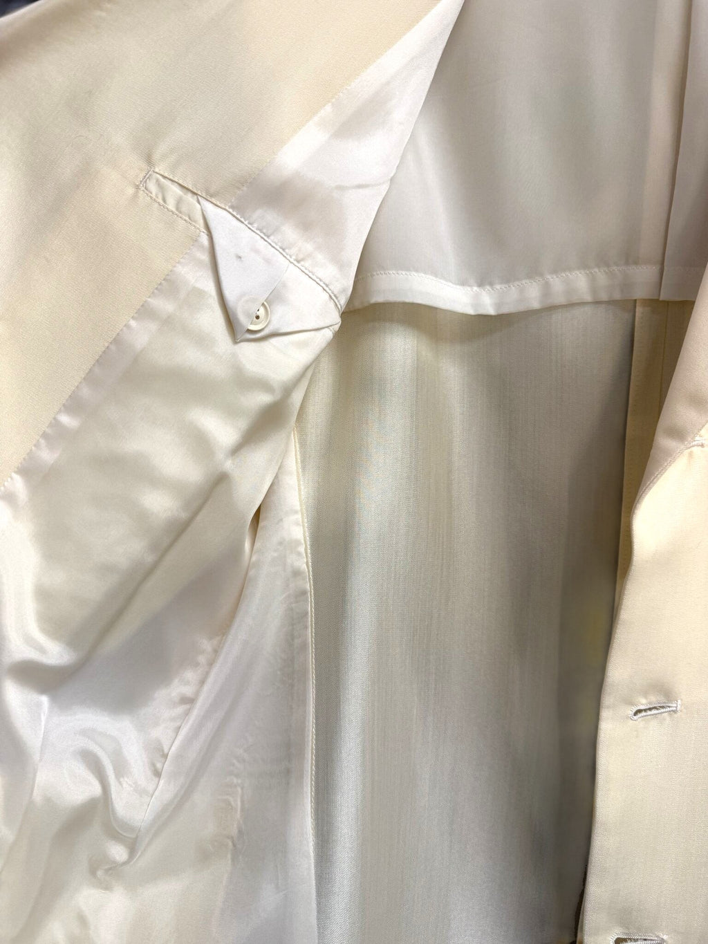Interior view of a BERLIN VINTAGE CORNER cream Yohji Yamamoto blazer showing the smooth lining and internal pocket.