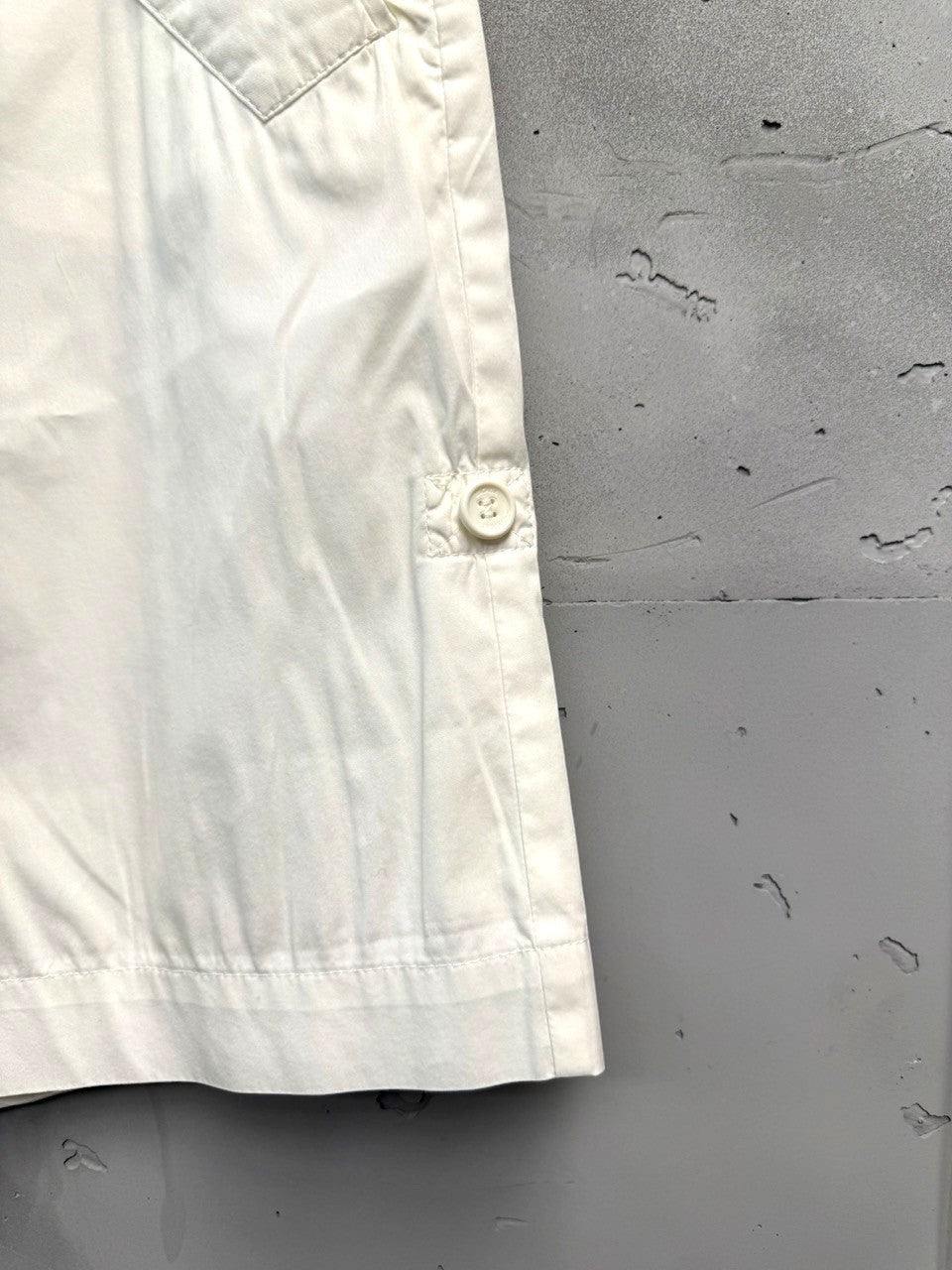 BERLIN VINTAGE CORNER cream cotton blend bermuda shorts with front pockets and button cuff details.