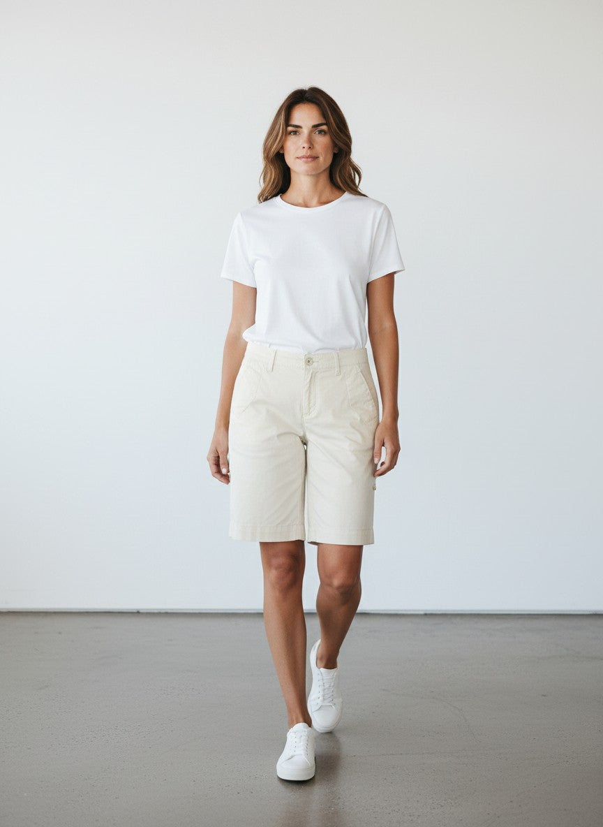 BERLIN VINTAGE CORNER cream cotton blend Bermuda shorts with mid-thigh length, front pockets, and button cuff details.