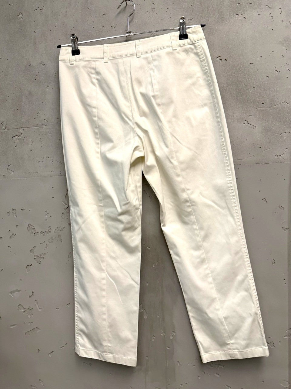 BERLIN VINTAGE CORNER Gabriele Strehle cream cotton twill straight-leg trousers with five-pocket design.