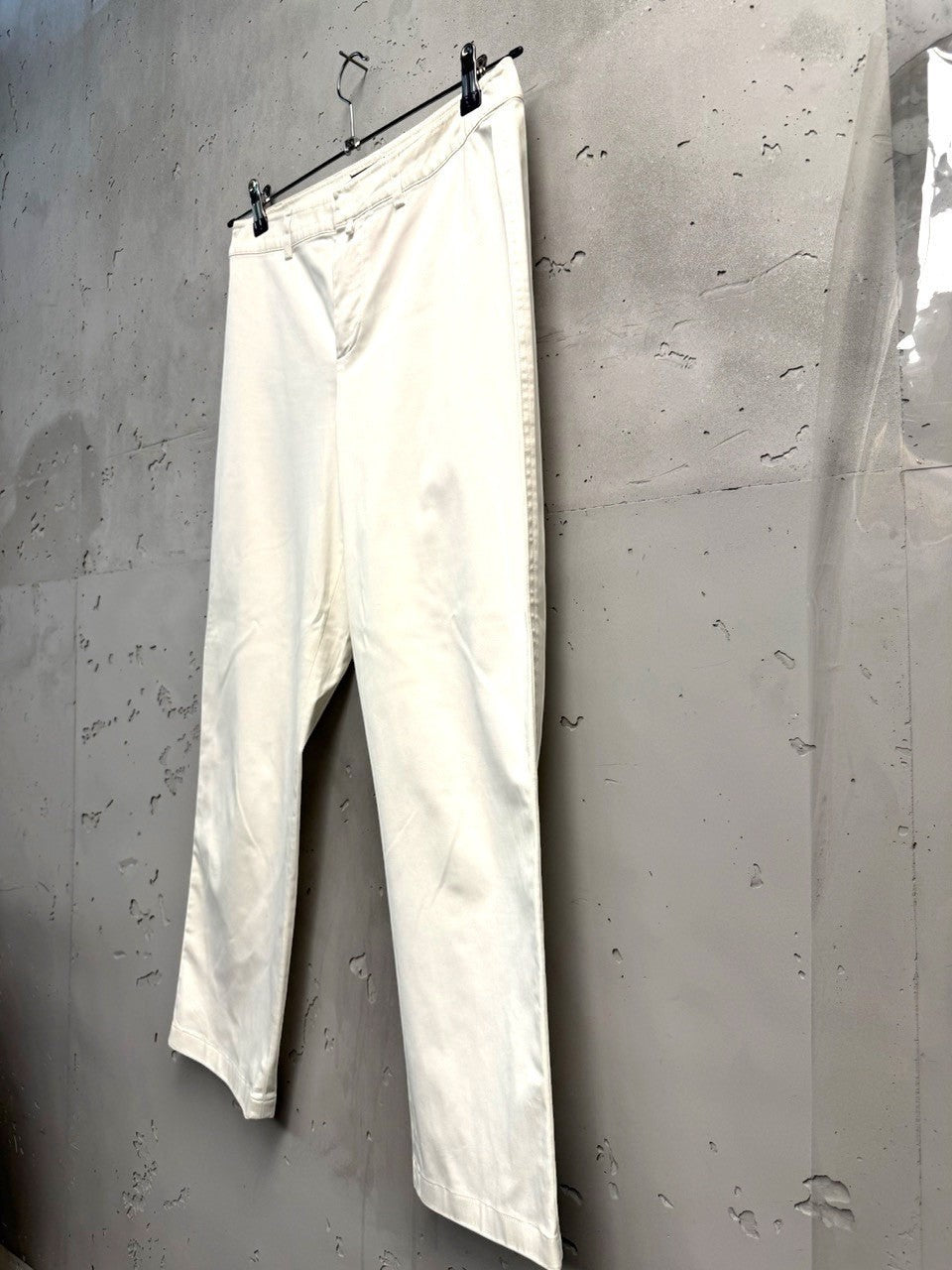 BERLIN VINTAGE CORNER cream cotton twill trousers with a straight-leg cut and five-pocket design.
