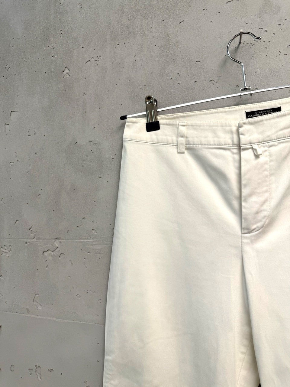 BERLIN VINTAGE CORNER cream cotton twill trousers with a straight-leg cut and five-pocket design.