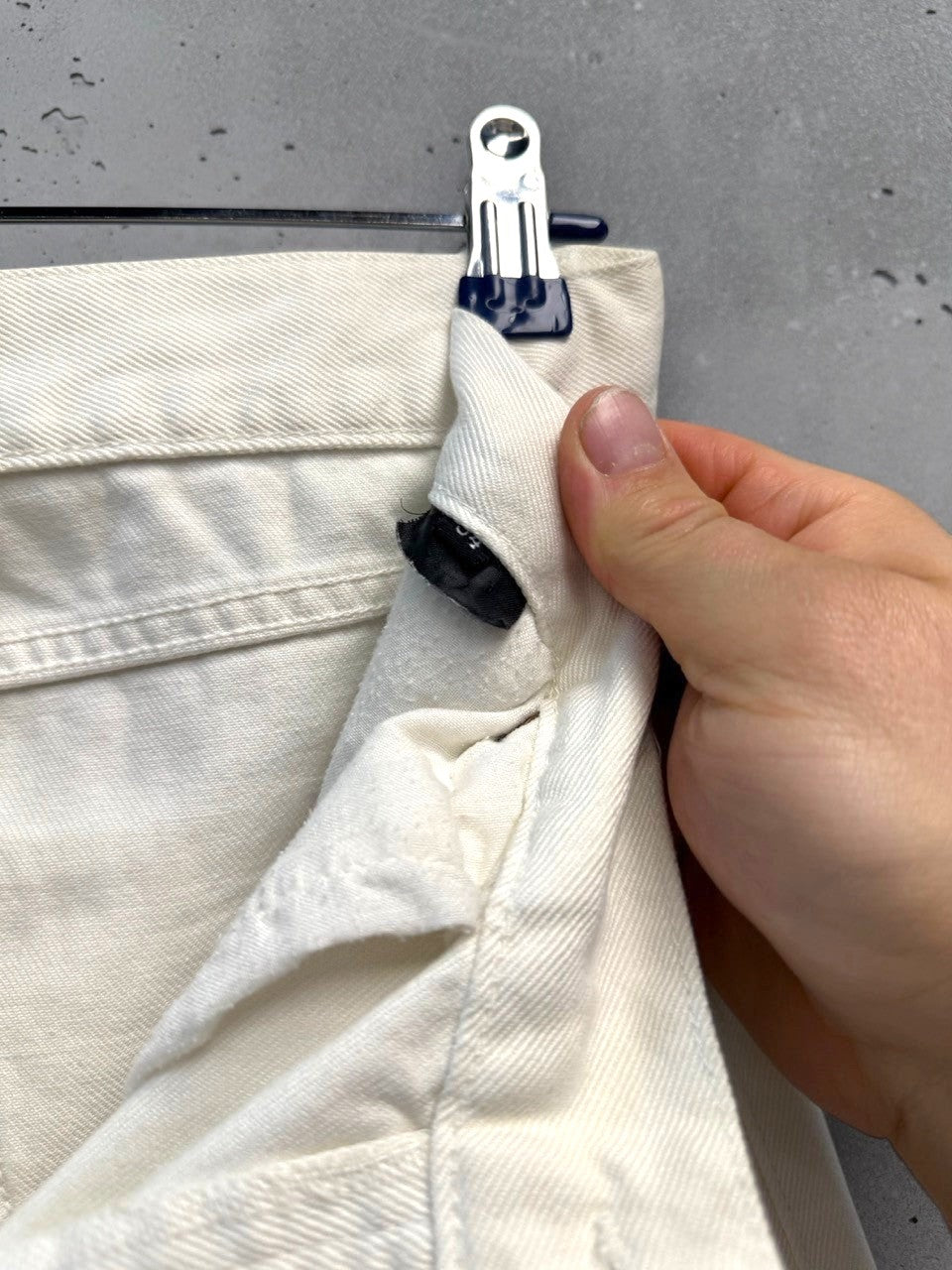 BERLIN VINTAGE CORNER classic cream denim jeans with five-pocket design and button-zip fly.