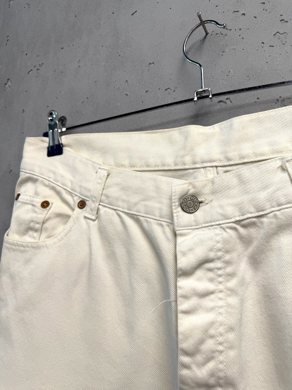 BERLIN VINTAGE CORNER cream denim jeans with five-pocket design and button fly.