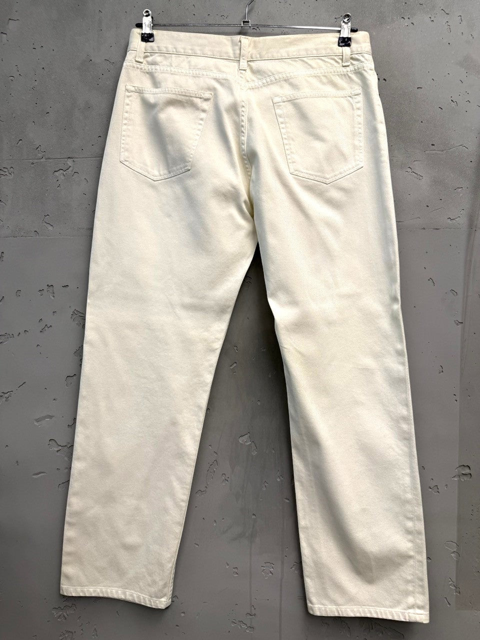 BERLIN VINTAGE CORNER classic cream denim jeans with five-pocket design and relaxed fit.