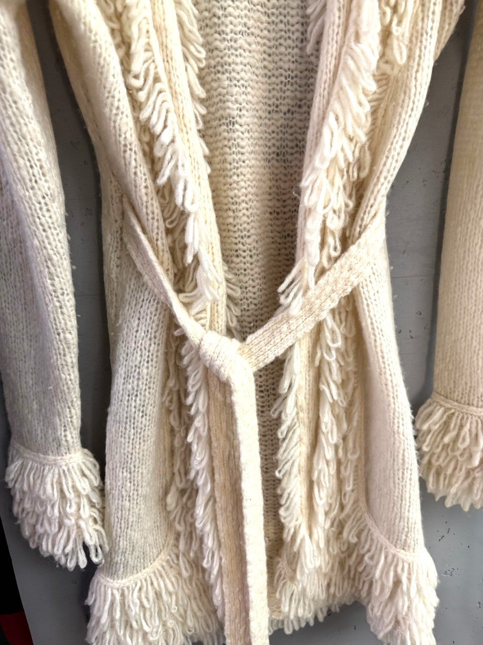 BERLIN VINTAGE CORNER cream chunky knit cardigan with fringe trim and tie-waist belt