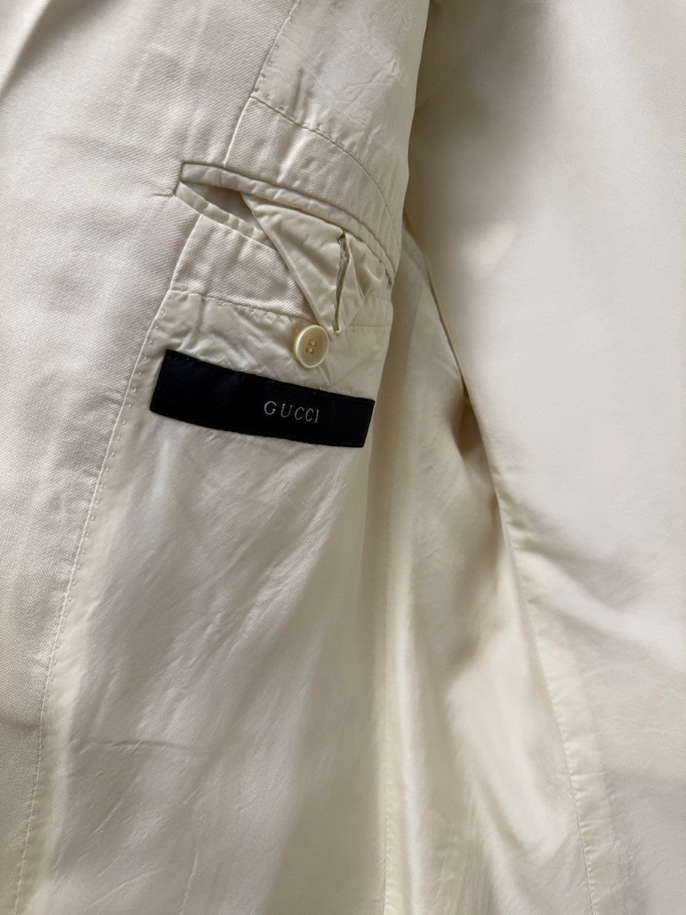 BERLIN VINTAGE CORNER cream linen blend single-breasted blazer with notched lapel and two-button closure.