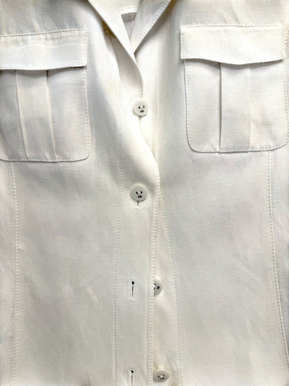 BERLIN VINTAGE CORNER cream linen blend button-front shirt with two chest pockets and classic collar.