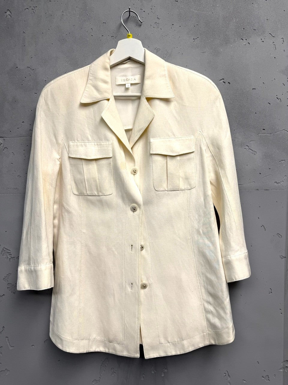 BERLIN VINTAGE CORNER cream linen blend shirt with classic collar, button-down front, and two chest pockets.