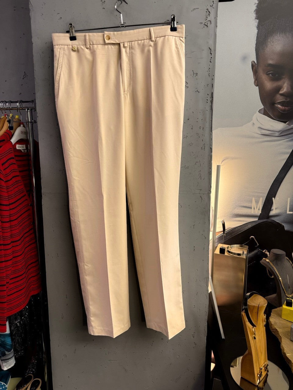 BERLIN VINTAGE CORNER cream tailored trousers with a classic fit, belt loops, and front pockets.