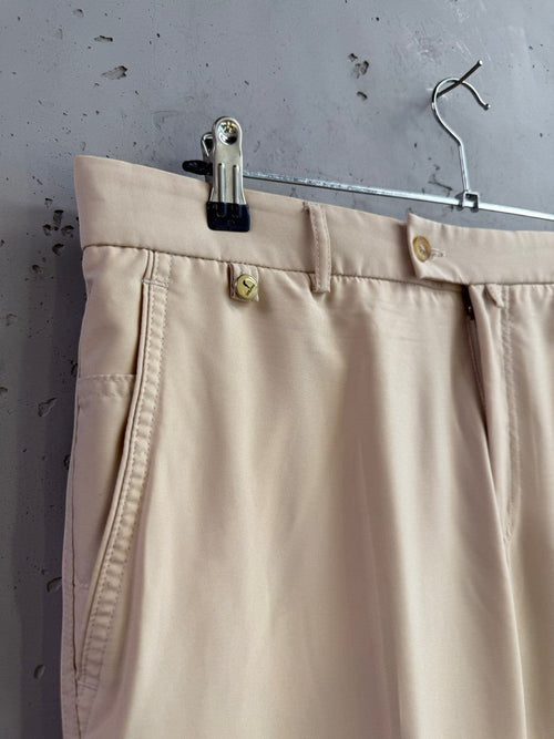 BERLIN VINTAGE CORNER cream tailored trousers with belt loops, side pockets, and gold hardware details.