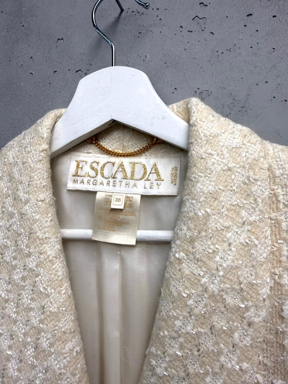 BERLIN VINTAGE CORNER cream textured tweed double-breasted blazer with gold-tone buttons and contrasting trim.
