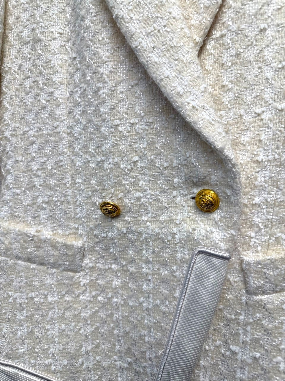 BERLIN VINTAGE CORNER cream textured tweed double-breasted blazer with gold-tone buttons and contrasting trim.