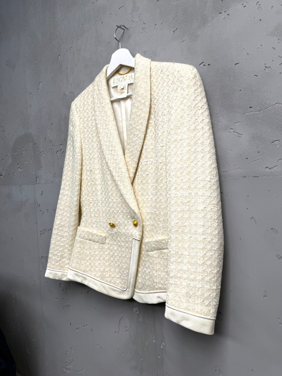 BERLIN VINTAGE CORNER cream textured tweed double-breasted blazer with gold-tone buttons and contrasting trim.