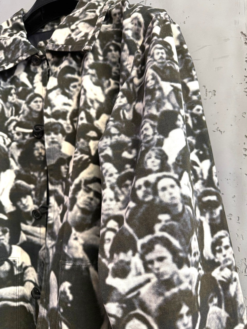BERLIN VINTAGE CORNER black and white crowd print button-up jacket. Cotton blend with classic collar.