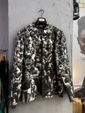 BERLIN VINTAGE CORNER black and white crowd print cotton blend button-up jacket with classic collar.