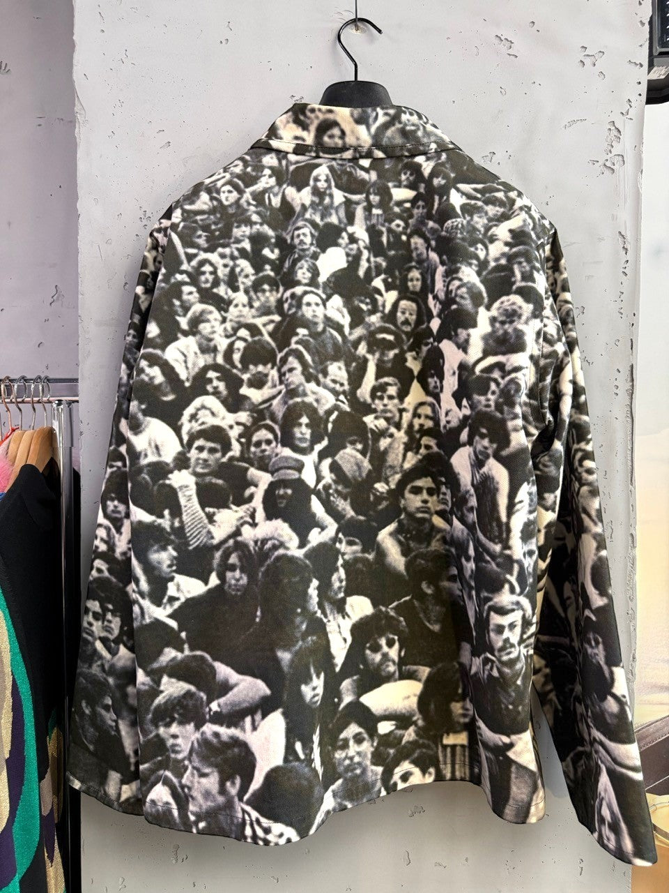 BERLIN VINTAGE CORNER black and white crowd print button-up jacket. Cotton blend with classic collar.