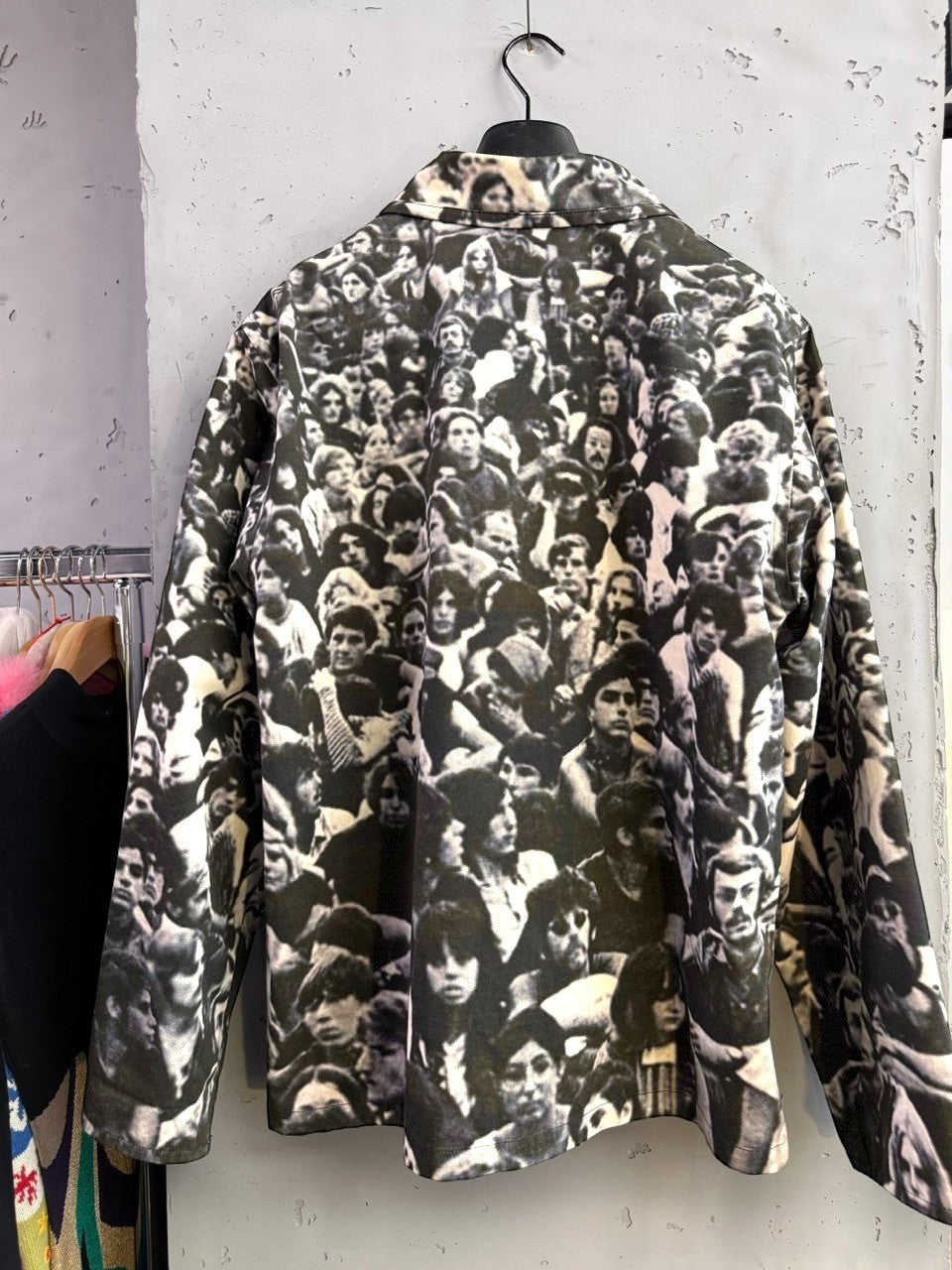 BERLIN VINTAGE CORNER black and white crowd print button-up jacket. Cotton blend with classic collar.