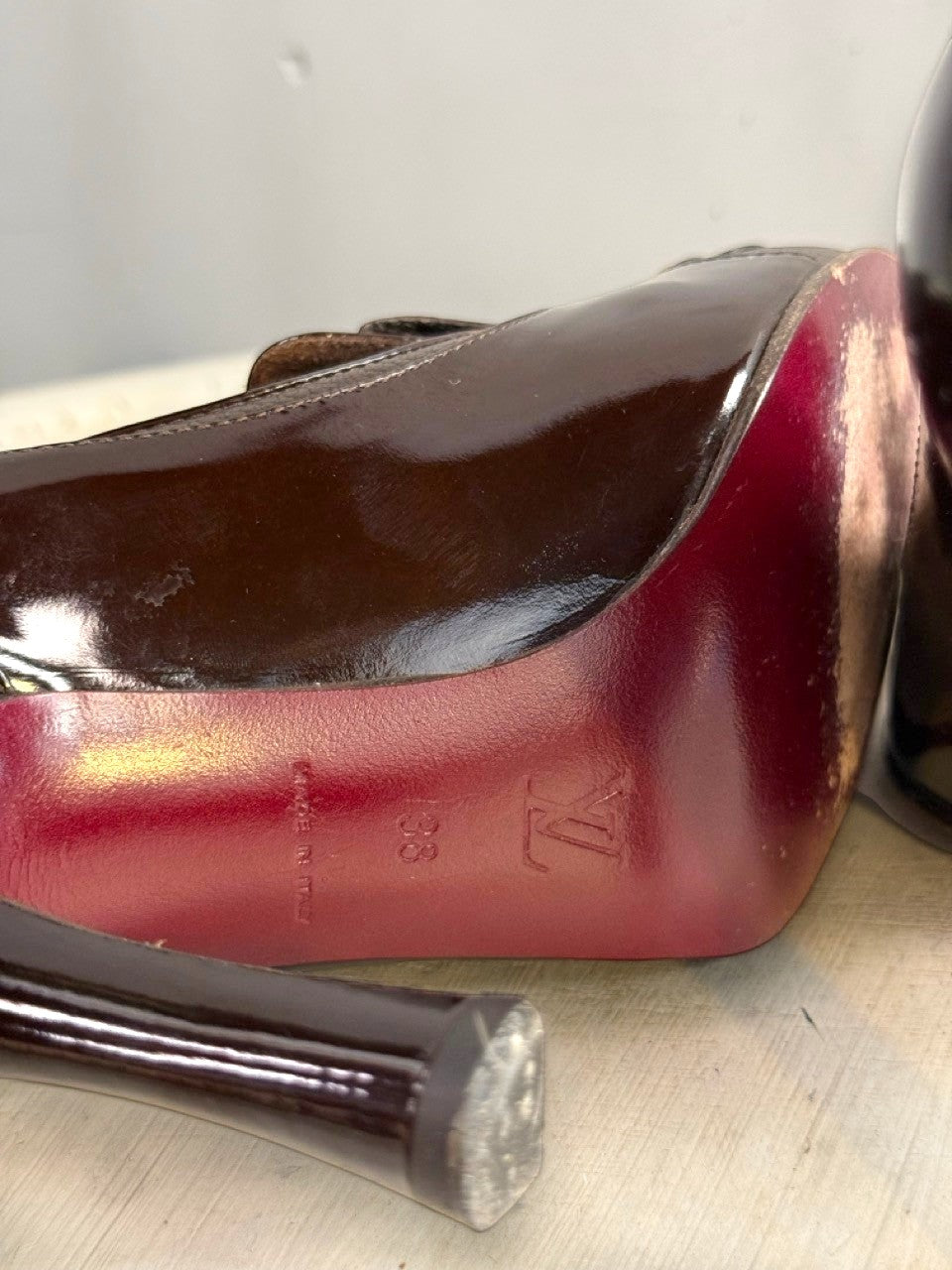 BERLIN VINTAGE CORNER dark brown patent leather loafer heels with fringe detail and buckle closure.