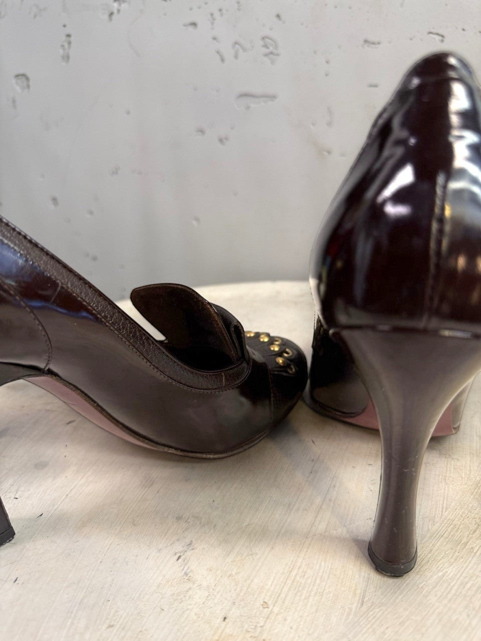 BERLIN VINTAGE CORNER dark brown leather loafer heels with patent trim and gold hardware.