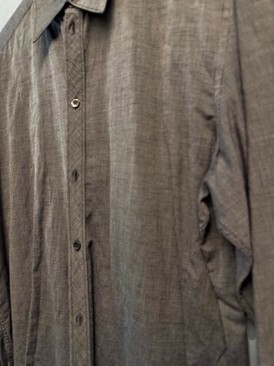 BERLIN VINTAGE CORNER dark brown pinstripe button-down shirt with classic collar and button cuffs. Premium blend fabric.