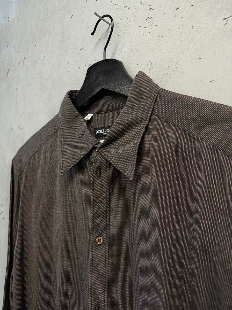 BERLIN VINTAGE CORNER dark brown pinstripe button-down shirt with classic collar and button closure.